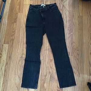 Ultra high rise 90’s straight jeans.